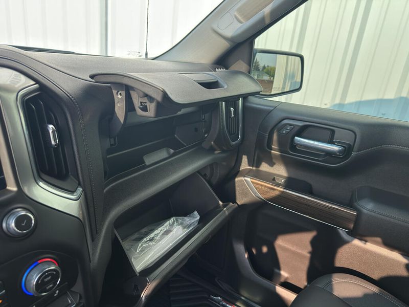 2022 Chevrolet Silverado LT photo 12