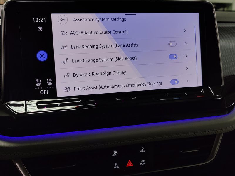 Used 2025 Volkswagen Atlas Cross Sport SEL Premium R-Line w/Sunroof/NavImage 22