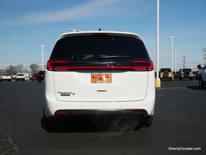 2024 Chrysler Pacifica Touring LImage 8