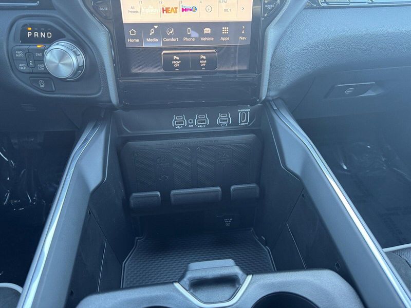 2025 RAM 1500 LaramieImage 26