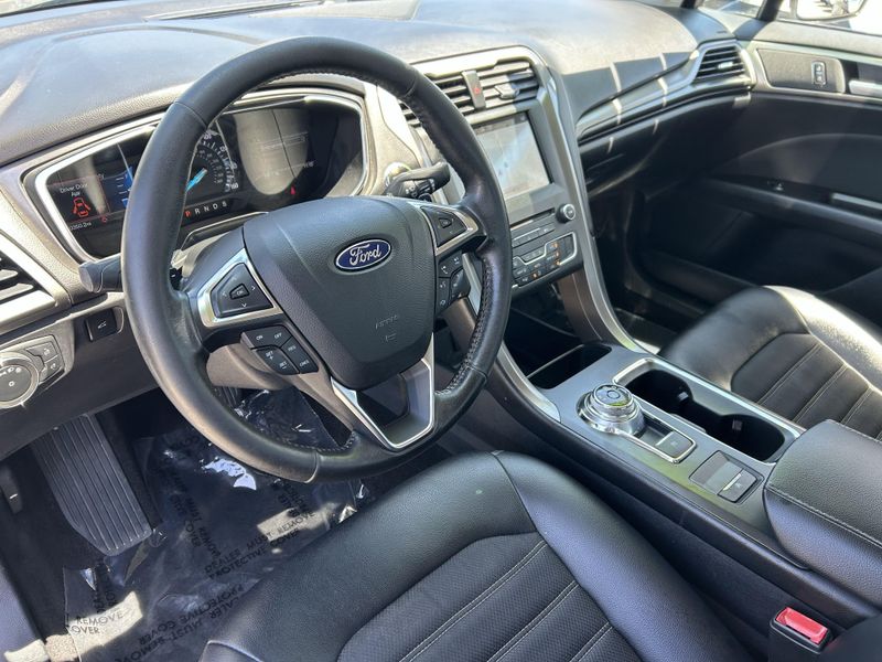 Used 2017 Ford Fusion SEImage 16