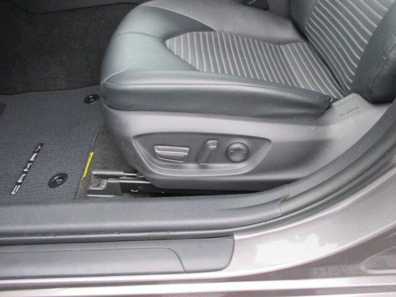 2023 Toyota Camry SEImage 15