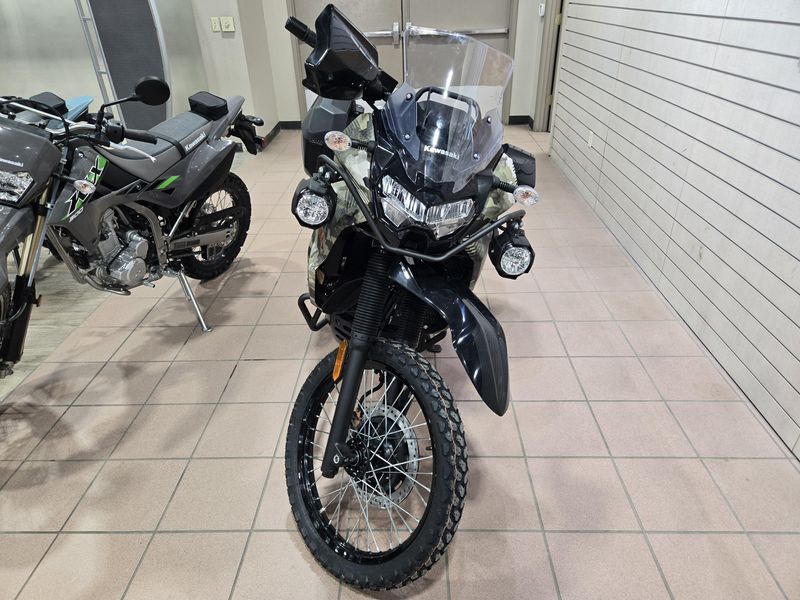 2025 Kawasaki KLR 650 ADVENTURE ABS CYPHER CAMO TAN AND METALLIC MATTE CARBON GRAYImage 10