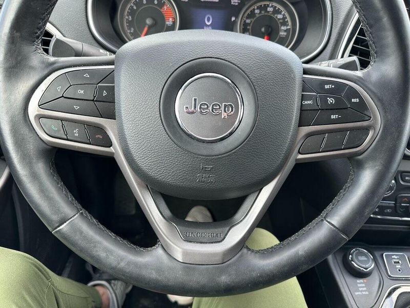 2019 Jeep Cherokee LimitedImage 3