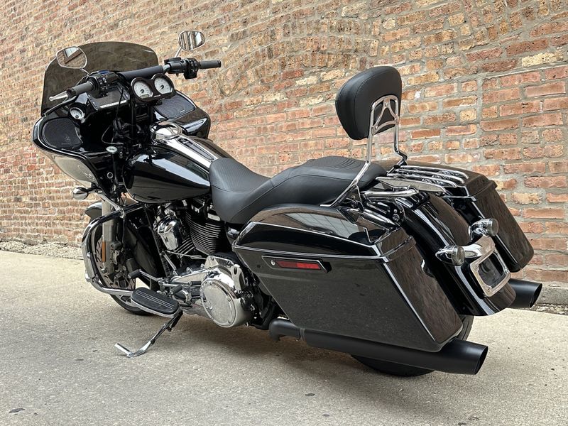 2017 Harley-Davidson Road Glide Special   in a black exterior color. Motoworks Chicago 312-738-4269 motoworkschicago.com 