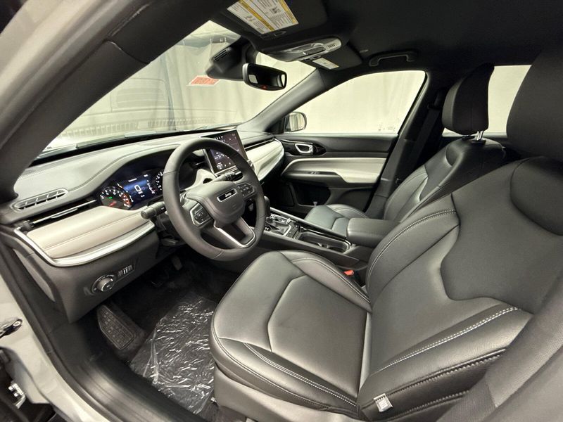 2025 Jeep Compass Limited 4x4Image 9