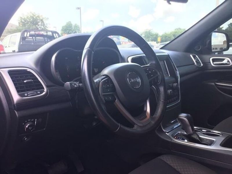 Used 2020 Jeep Grand Cherokee Laredo EImage 9