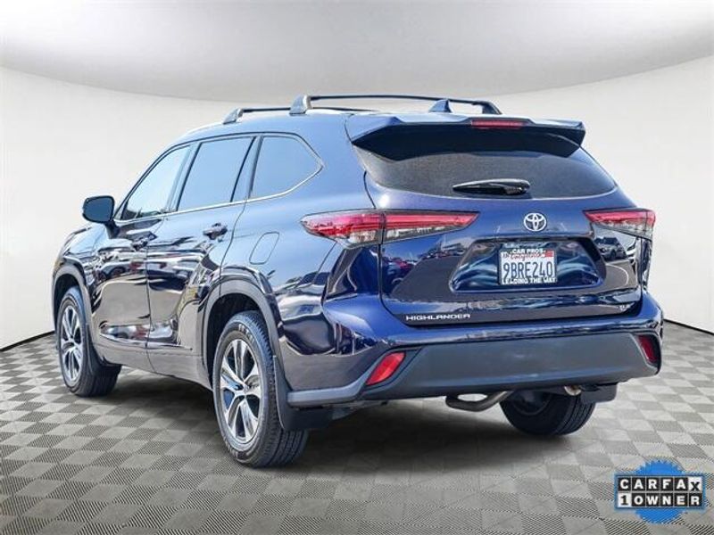 Used 2022 Toyota Highlander XLEImage 6