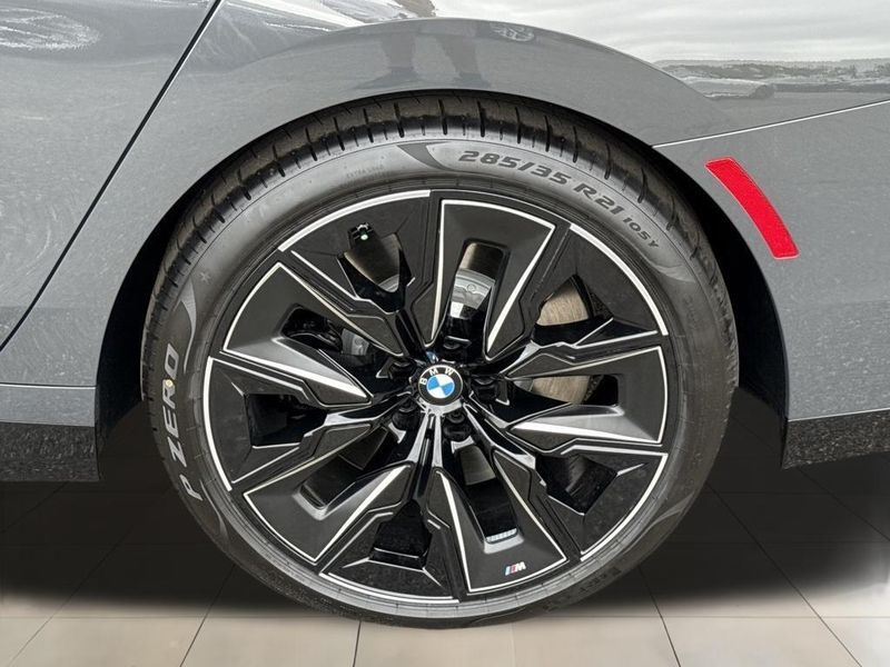 2025 BMW 7 Series 760i xDriveImage 17