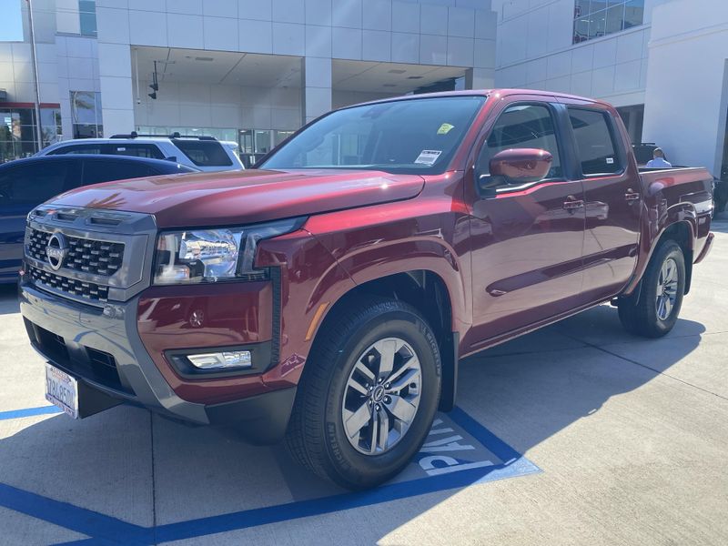 Used 2025 Nissan Frontier SVImage 6