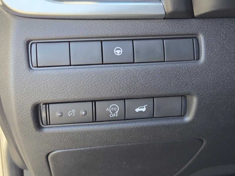 Used 2024 Nissan Rogue FWD SV