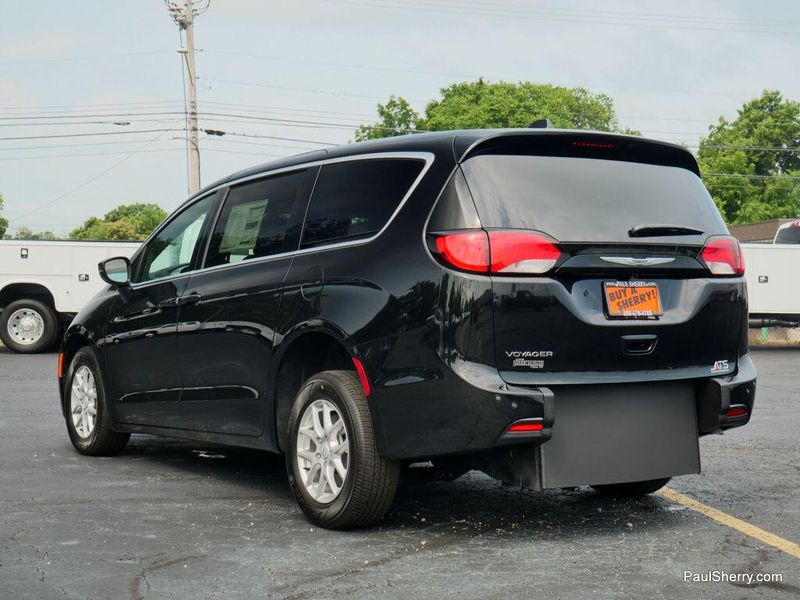 New 2025 Chrysler Voyager LXImage 20