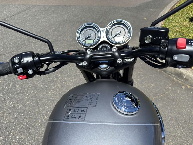 2025 Triumph Bonneville T120 BLACK - GRAPHITE - MATTE GRAPHITE - SALE PENDING 