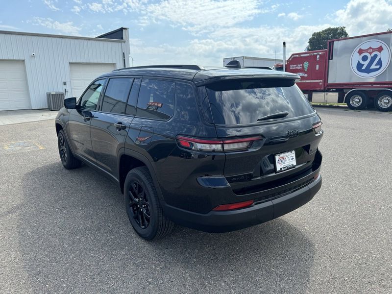 2024 Jeep Grand Cherokee L Altitude X 4x4Image 6