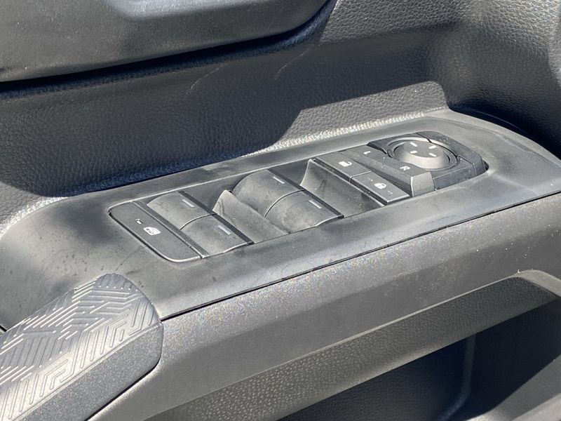 Used 2025 Toyota Tacoma SR5Image 17