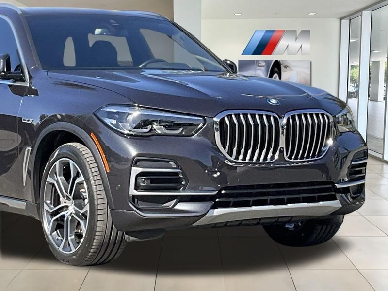 2023 BMW X5 xDrive45eImage 10