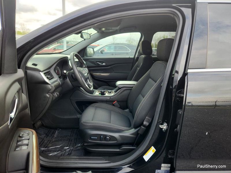 Used 2023 GMC Acadia SLE