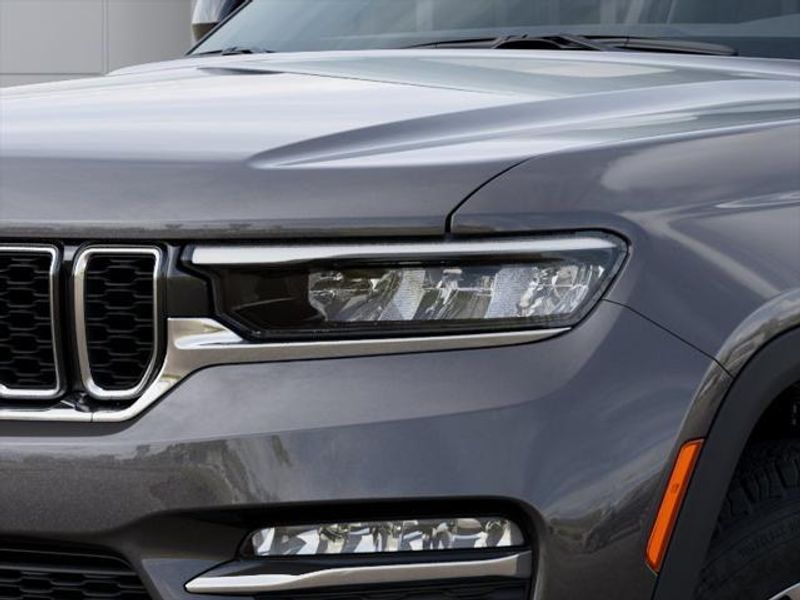 2025 Jeep Grand Cherokee Limited photo 3