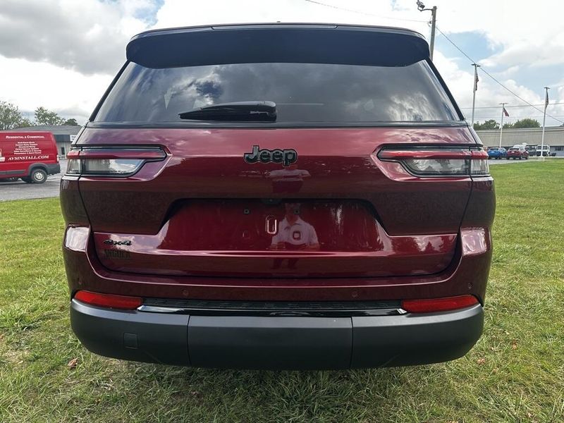 2025 Jeep Grand Cherokee Altitude photo 3