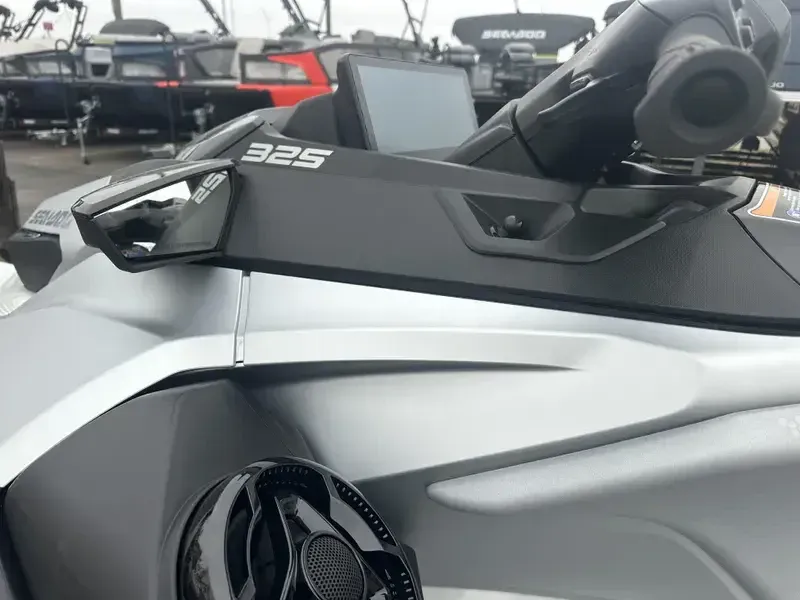 2005 SEADOO GTX LIMITED 325 WITH SOUND SYSTEM IDF WHITE PEARL Image 13