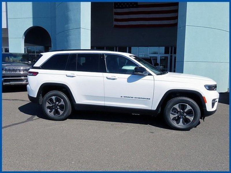 2024 Jeep Grand Cherokee 4xe Base 4xe in a Bright White Clear Coat exterior color and Global Blackinterior. Papas Jeep Ram In New Britain, CT 860-356-0523 papasjeepram.com 