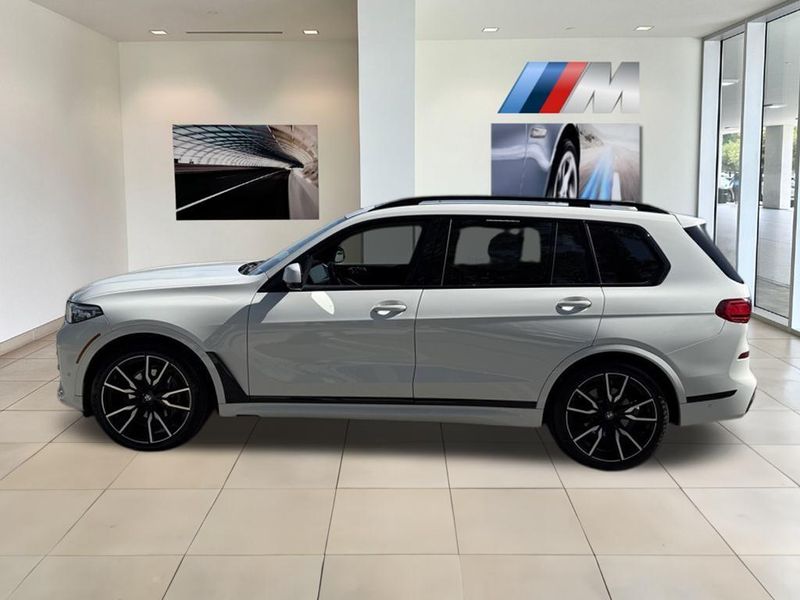 2022 BMW X7 xDrive40iImage 9