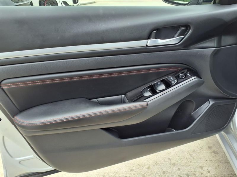 2023 Nissan Altima 2.5 SRImage 19