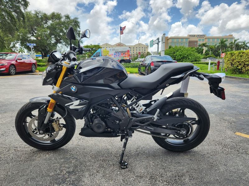 2024 BMW G 310 R Image 1