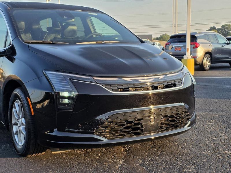 New 2027 Chrysler Pacifica Select