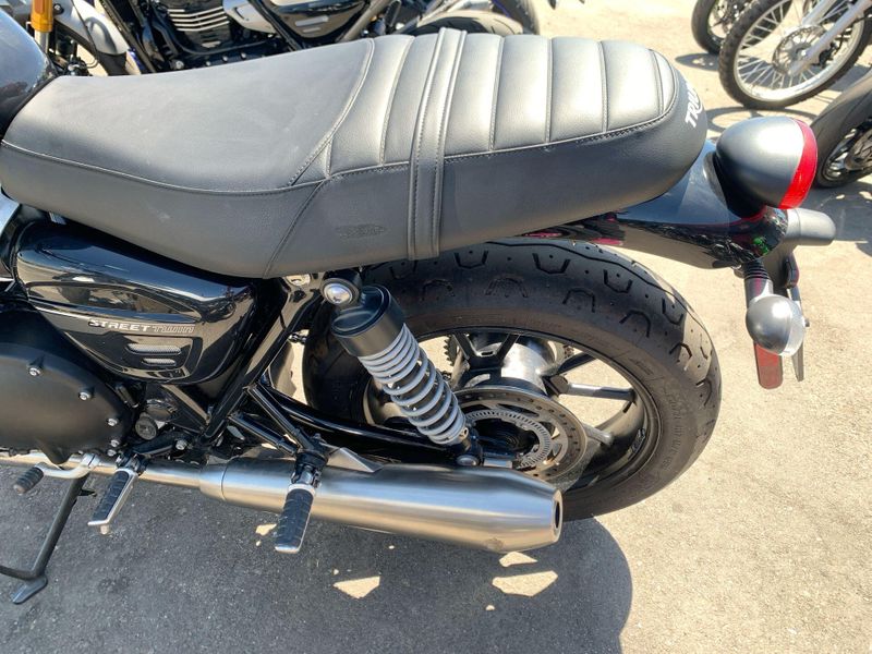 Used 2022 Triumph Street Twin Base Image 11
