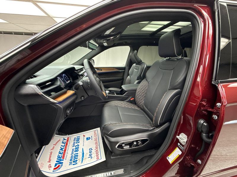 New 2025 Jeep Grand Cherokee L Summit Reserve 4x4Image 7