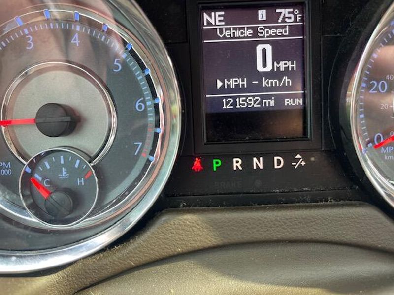 Used 2014 Chrysler Town & Country Image 13