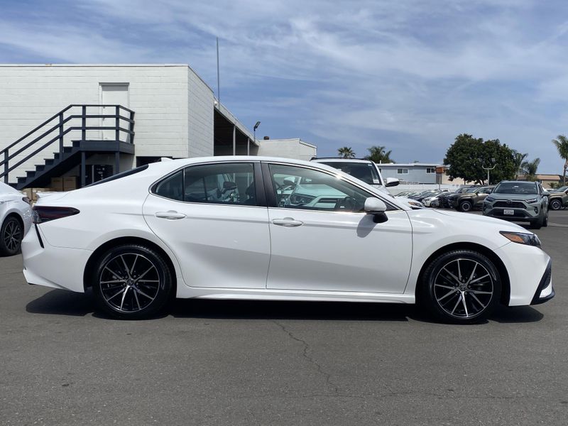 2021 Toyota Camry SEImage 3