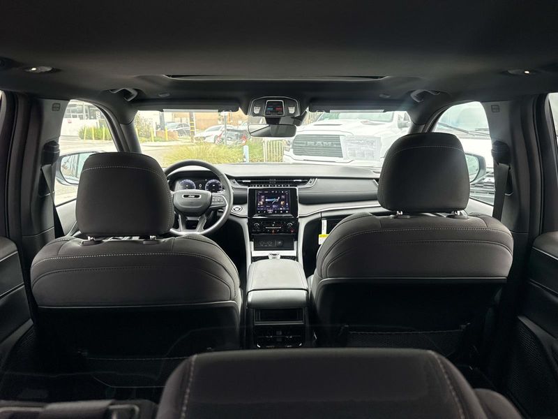 New 2026 Jeep Grand Cherokee Laredo X 4x2