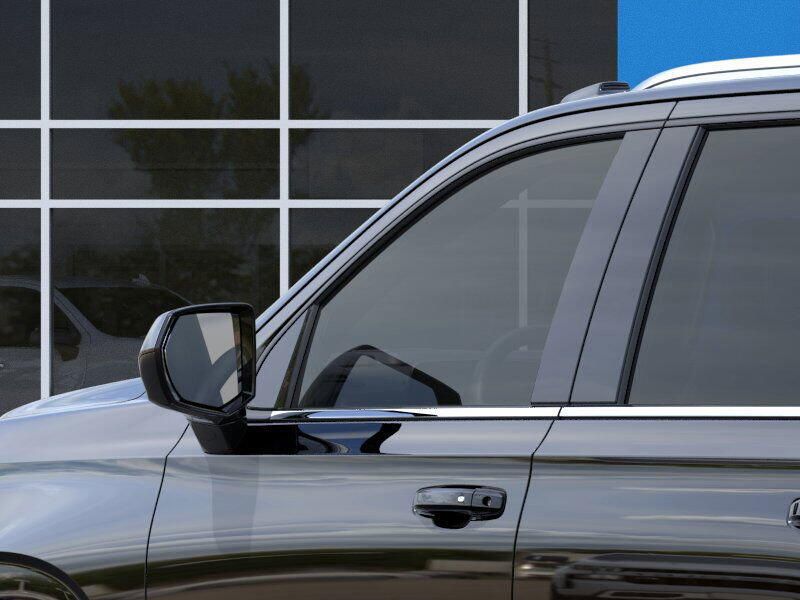 2025 Chevrolet Suburban LTImage 12