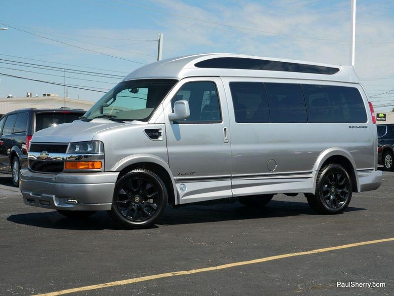 2023 Chevrolet Express 2500 Cargo photo 5