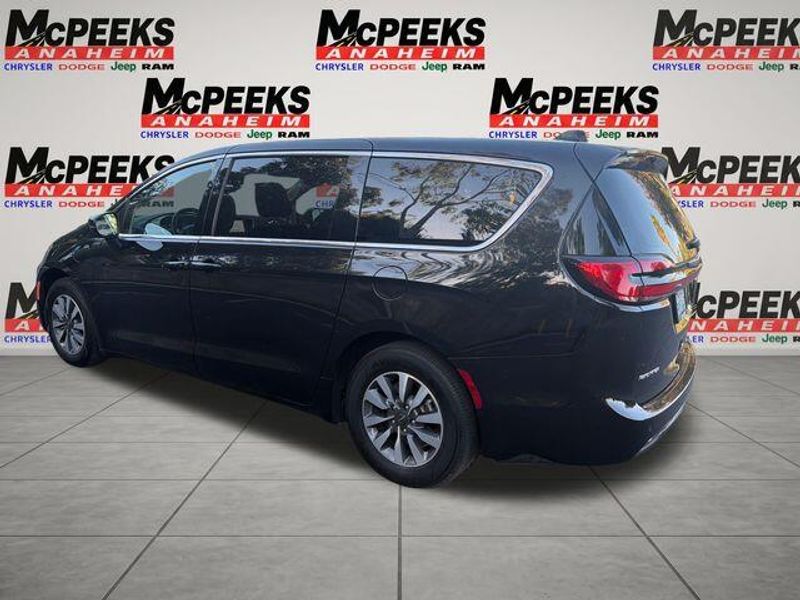 Used 2023 Chrysler Pacifica Hybrid Touring LImage 3
