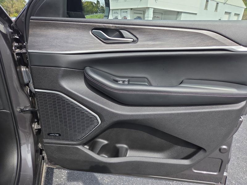 2023 Jeep Grand Cherokee 4xe photo 17