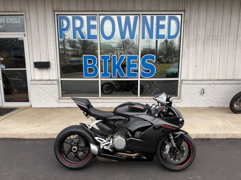 2024 Ducati SuperbikeImage 1