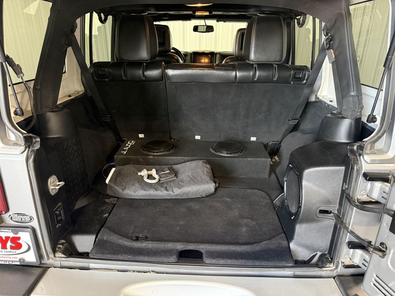 Used 2014 Jeep Wrangler Unlimited SaharaImage 5