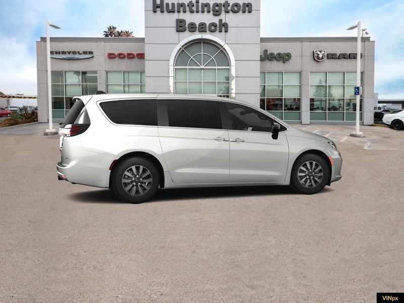 2025 Chrysler Pacifica Hybrid SelectImage 15