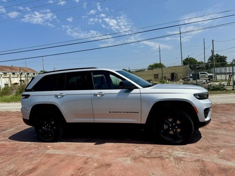 2024 Jeep Grand Cherokee Altitude 4x4Image 4