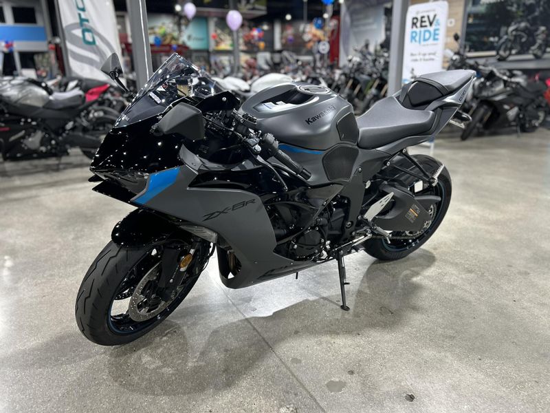 Used 2025 Kawasaki NINJA ZX-6R ABS Image 14