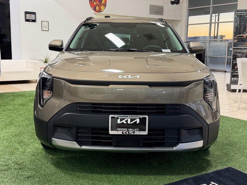 New 2027 Kia Niro LXImage 2