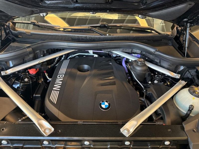 2025 BMW X5 xDrive40i M PACKAGE