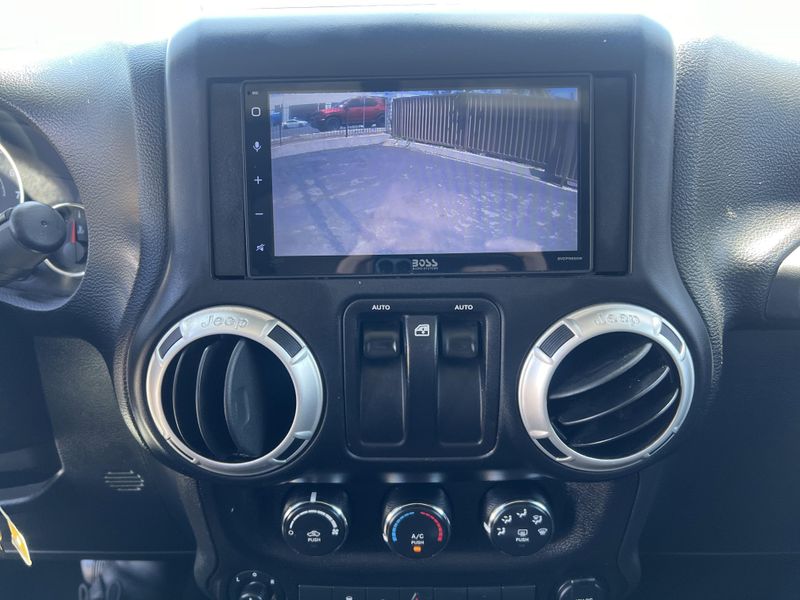 Used 2018 Jeep Wrangler JK SaharaImage 15