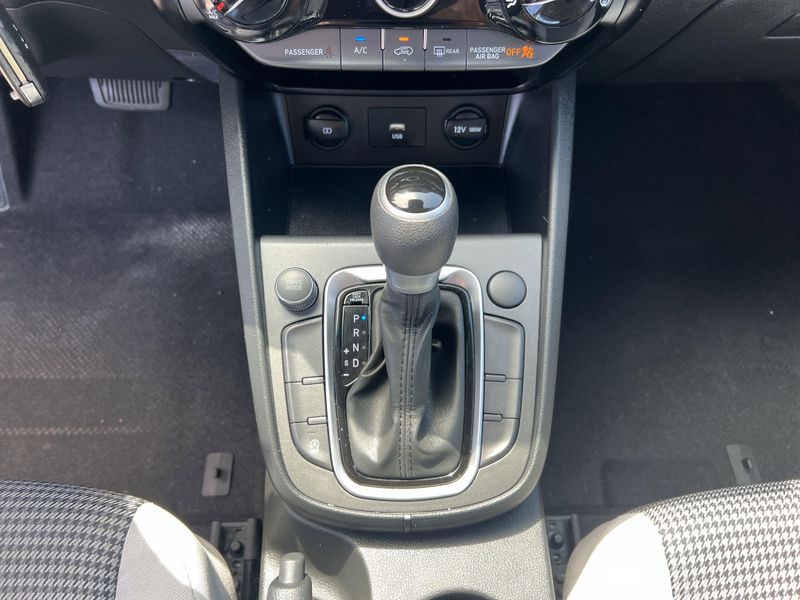 Used 2022 Hyundai Kona SEImage 13