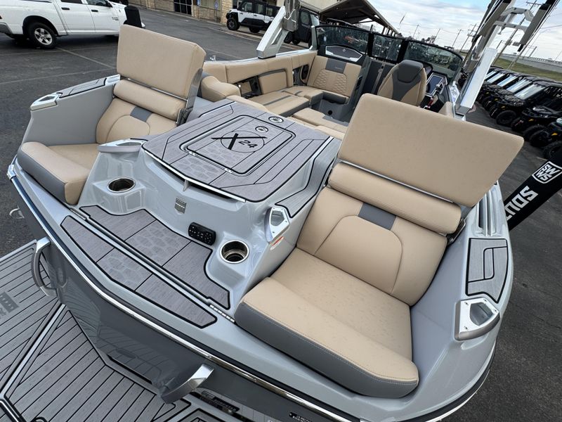 2023 MASTERCRAFT X24 Image 10