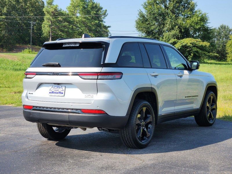 2023 Jeep Grand Cherokee AltitudeImage 4