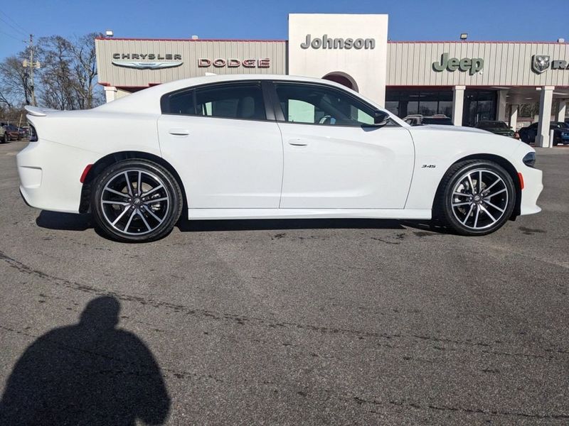 2023 Dodge Charger R/T in a White Knuckle exterior color and Blackinterior. Johnson Dodge 601-693-6343 pixelmotiondemo.com 